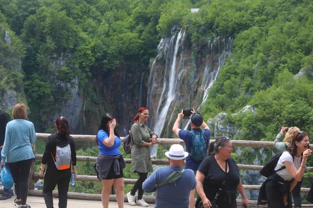 Turisti na Plitvicama