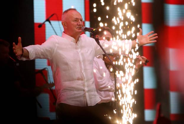 Koncert "Imotski ne zaboravi" na kojem nastupaju Bulić, Zečić i Thompson