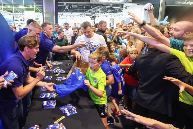 Zagreb: Otvorenje novog Dinamovog fan shopa