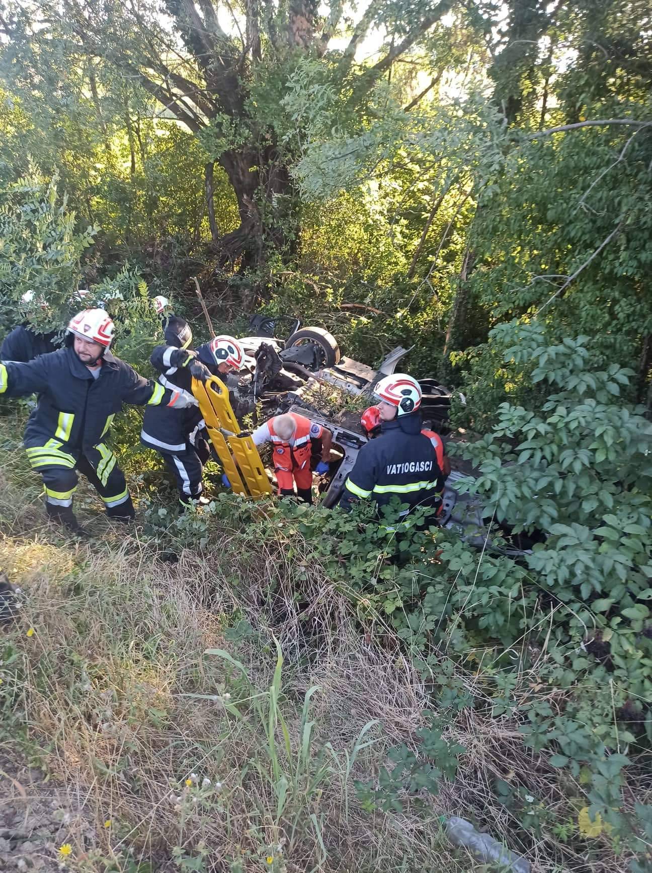 Jezivi prizori prometne nesreće u Sikirevcima gdje je umrlo 2 ljudi: Izvlačila ih 22 vatrogasca