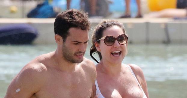 *PREMIUM-EXCLUSIVE* Kelly Brook and boyfriend Jeremy Parisi spotted spending their time at the beach while on vacation in Mykonos island.