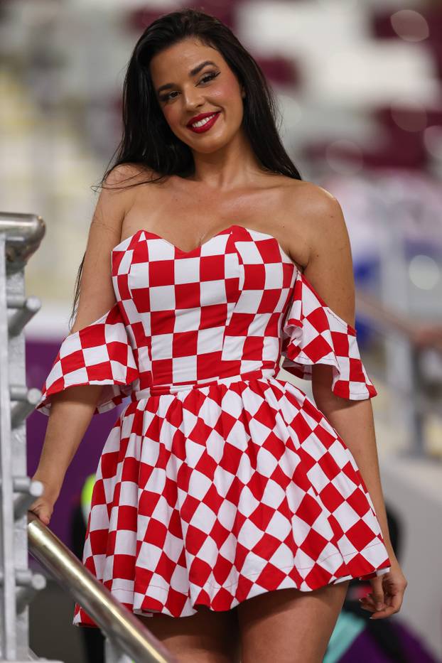 KATAR 2022 - Ivana Knoll u haljini s kockicama na utakmici Hrvatske i Kanade