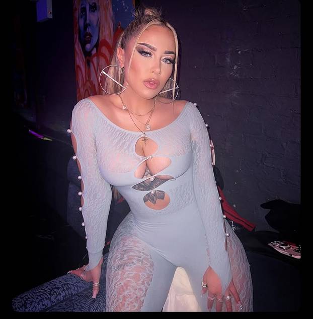 FOTO Operacije i provokacije: Seksi influencerica zabrinuta jer 'curi' njezin eksplicitni sadržaj...