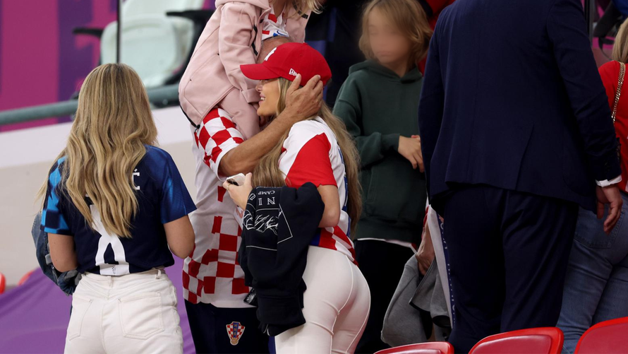 Kakva ekipa! Adriana Lima u društvu Izabel Kovačić i Vanje Modrić na modnoj reviji u Dohi