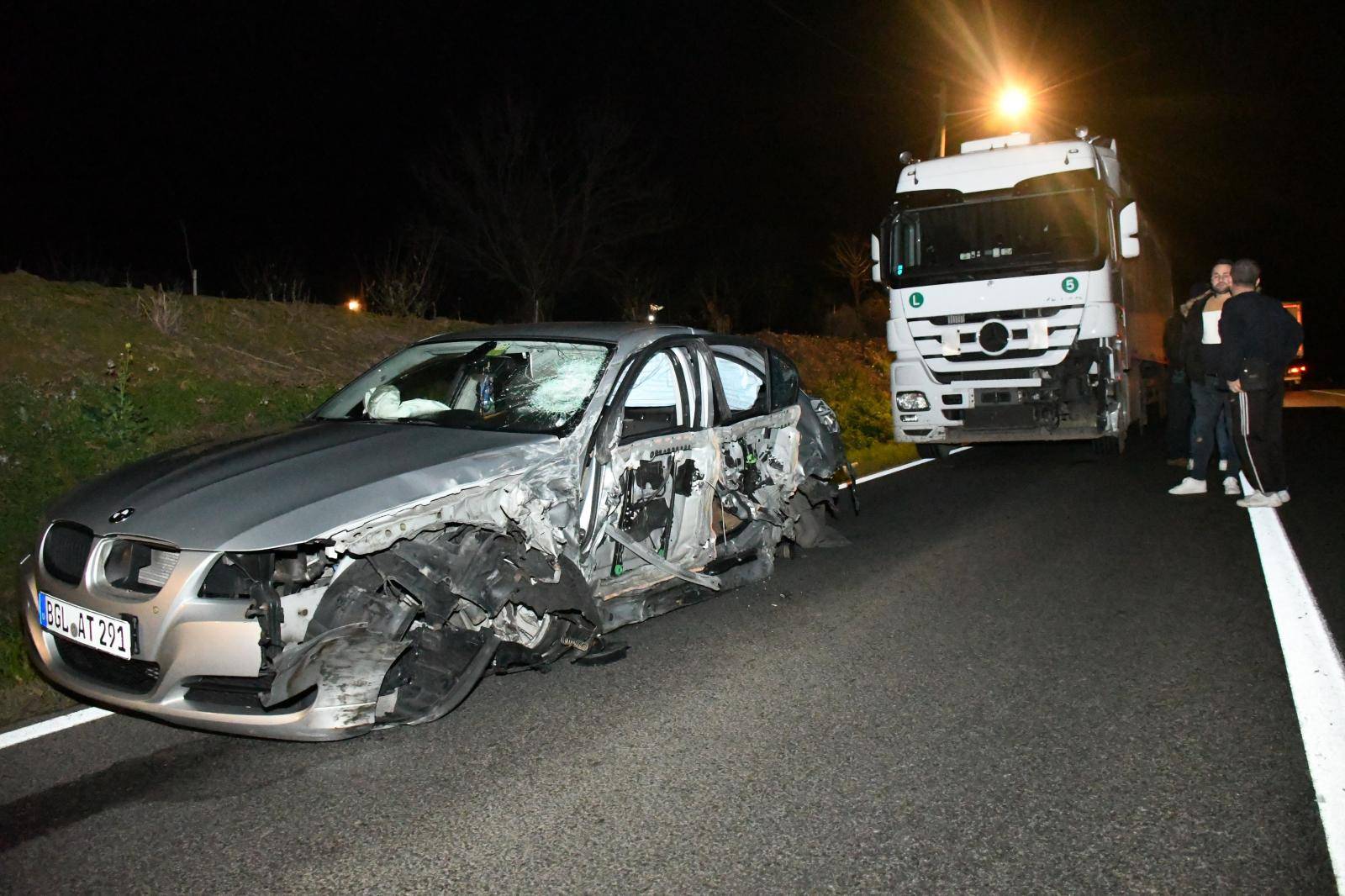 Cugovec: Tri osobe ozlijeđene u sudaru četiri automobila i kamiona