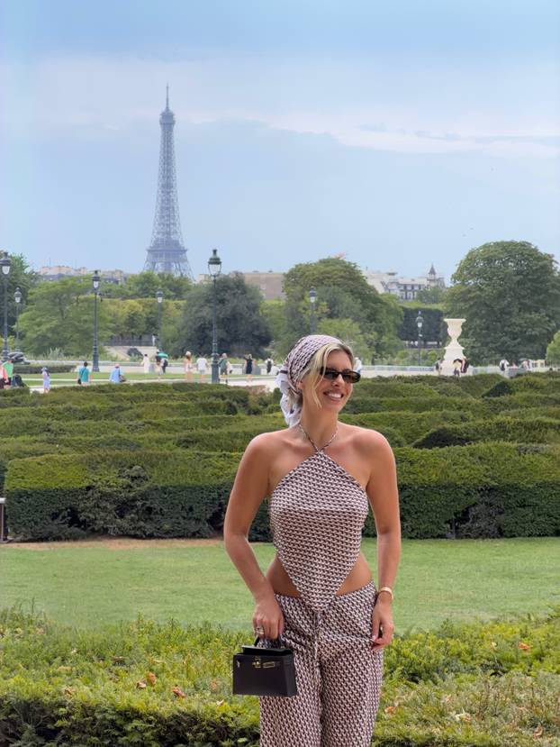 FOTO Nije mogla naći dovoljno dobar bikini za svoje savršeno tijelo pa ih sada dizajnira sama