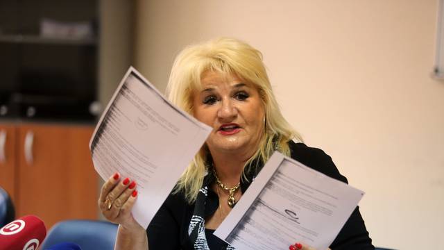 Rijeka: Predsjednica Sindikata zdravstva Radmila Čahut Jurišić na konferenciji za medije