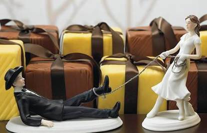 Top 10 urnebesnih figurica na vrhu svadbenih torti