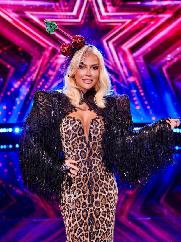 FOTO Maja Šuput u leopard kombinezonu naglasila vitku liniju, a na glavu stavila trešnje