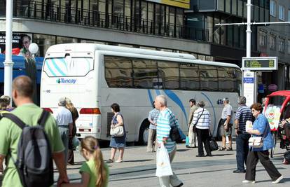 Bus s turistima zalutao na zagrebački Jelačić plac