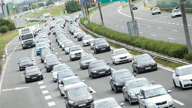 Zagreb: GuÅ¾va na ulasku na autocestu u smjeru mora