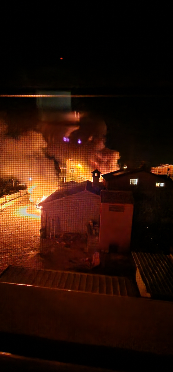 VIDEO Buktinja u Poreču: Dva auta gorjela usred noći. Evo što je ostalo od njih nakon gašenja