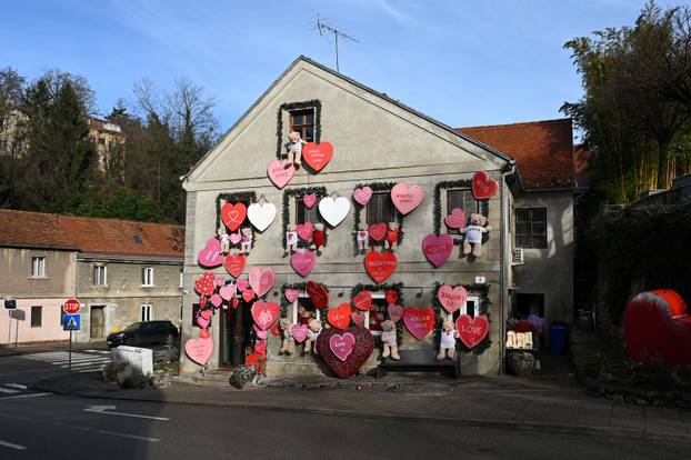 Zagreb: Atelijer sreće u Maloj ulici okićen za Valentinovo 