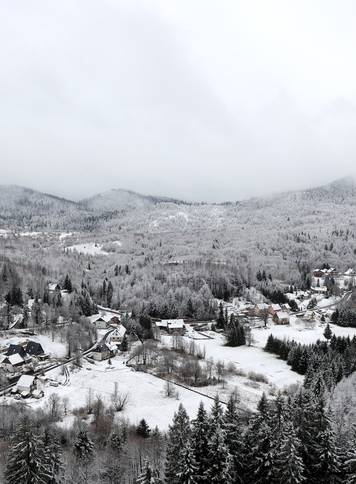 Snijeg je zabijelo Gorski Kotar 