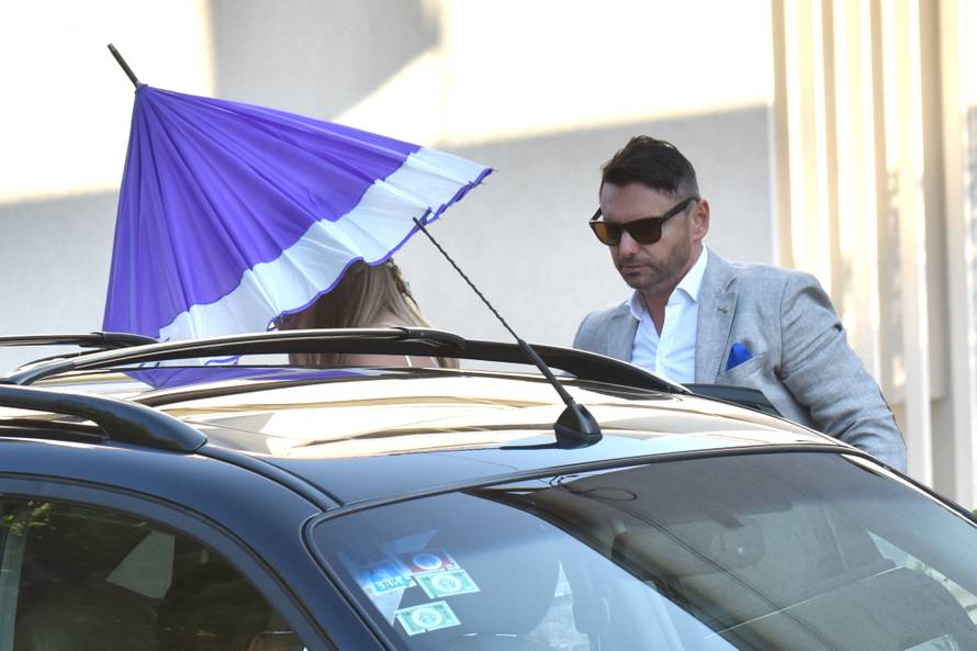 Vjenčanje pod kišobranima: Novković je treći put rekao 'da'