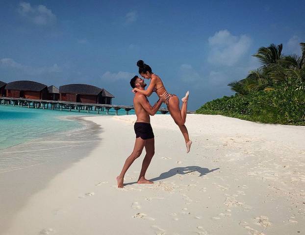 FOTO Livakoviću zatvorio put do gola, ona mu je velika podrška