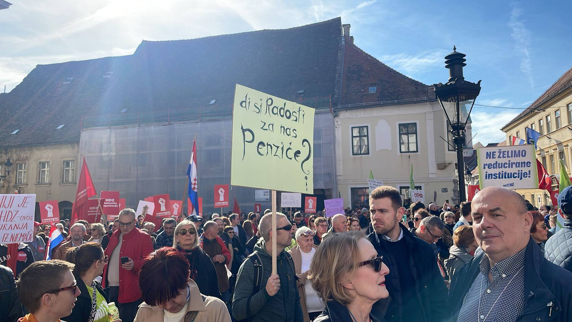 Veliki prosvjed na Markovu trgu. Tisuće su tražile odlazak premijera Plenkovića: 'Dosta je'