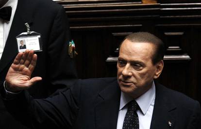 Napolitanov ured je potvrdio: Silvio otišao nakon 17 godina