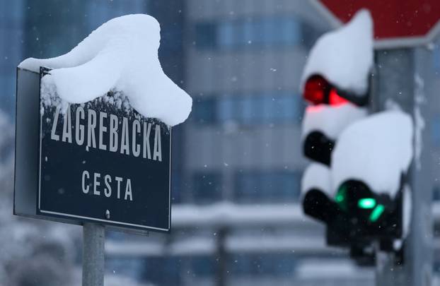 ARHIVA - Zagreb je 14. sije?nja 2013. bio zatrpan snijegom