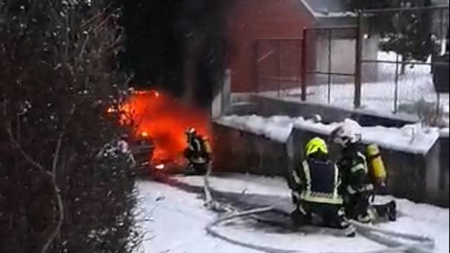 Izbio požar u podzemnoj garaži stambene zgrade u Zagrebu