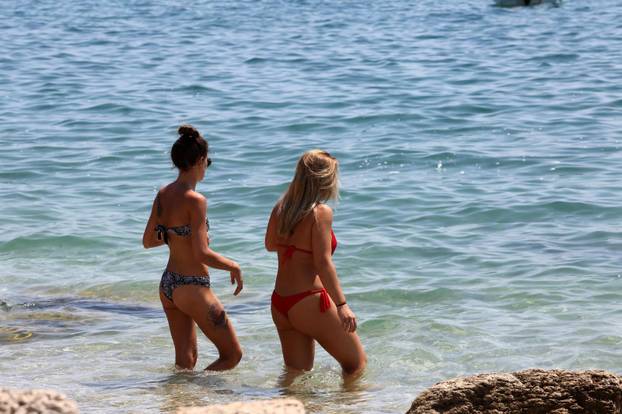 Crikvenica: KupaÄi na jednoj od gradskih plaÅ¾a