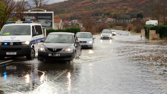 Veliki potop u Dicmu, policija regulira promet