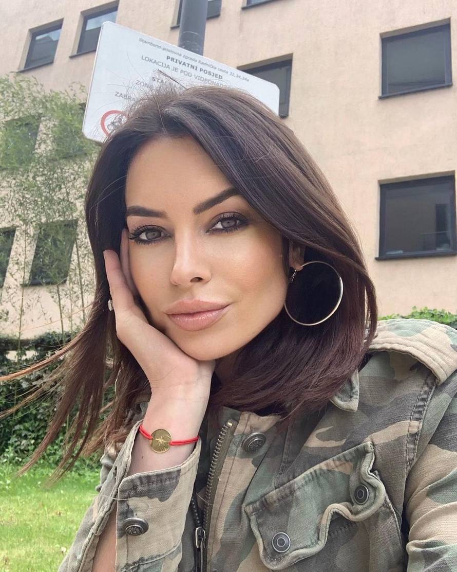 Iva Jerković pozirala u minici: Družila se s bivšom misicom...