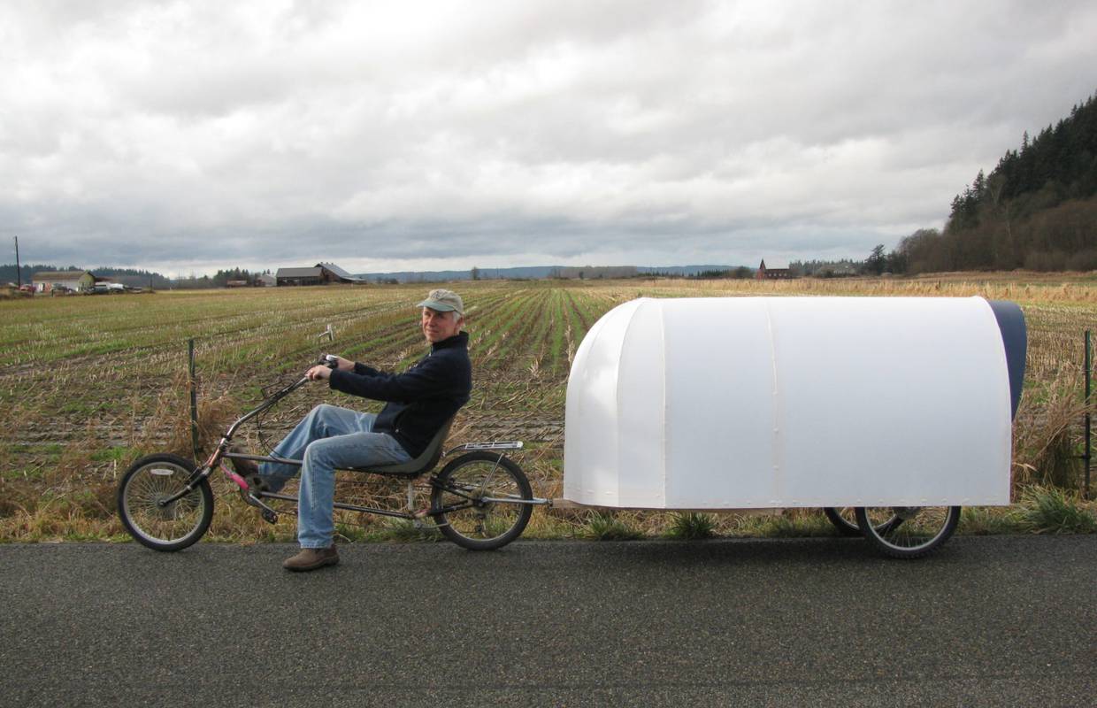 Za manje od 1000 kuna izradio mini kućicu koju vuče biciklom