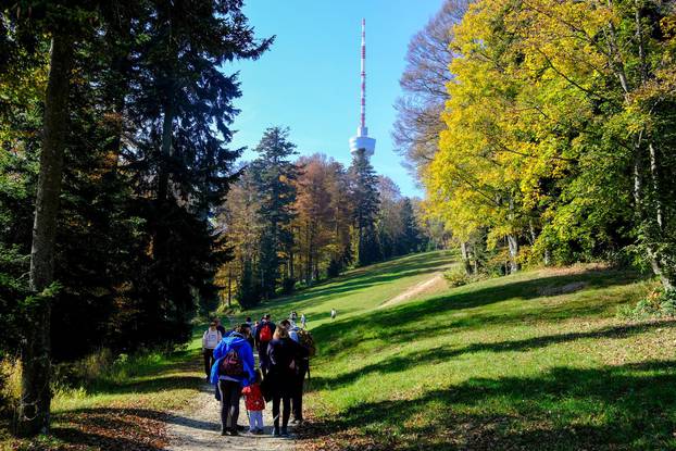 Sunce iznad magle privuklo građane na Sljeme