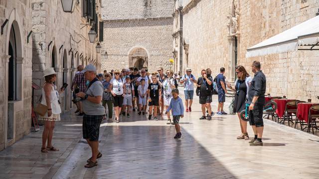 Turista u Dubrovniku ima unatoč pandemiji koronavirusa