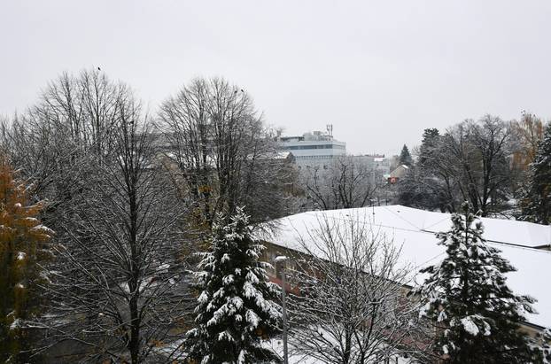 Sisak se probudio prekriven snijegom
