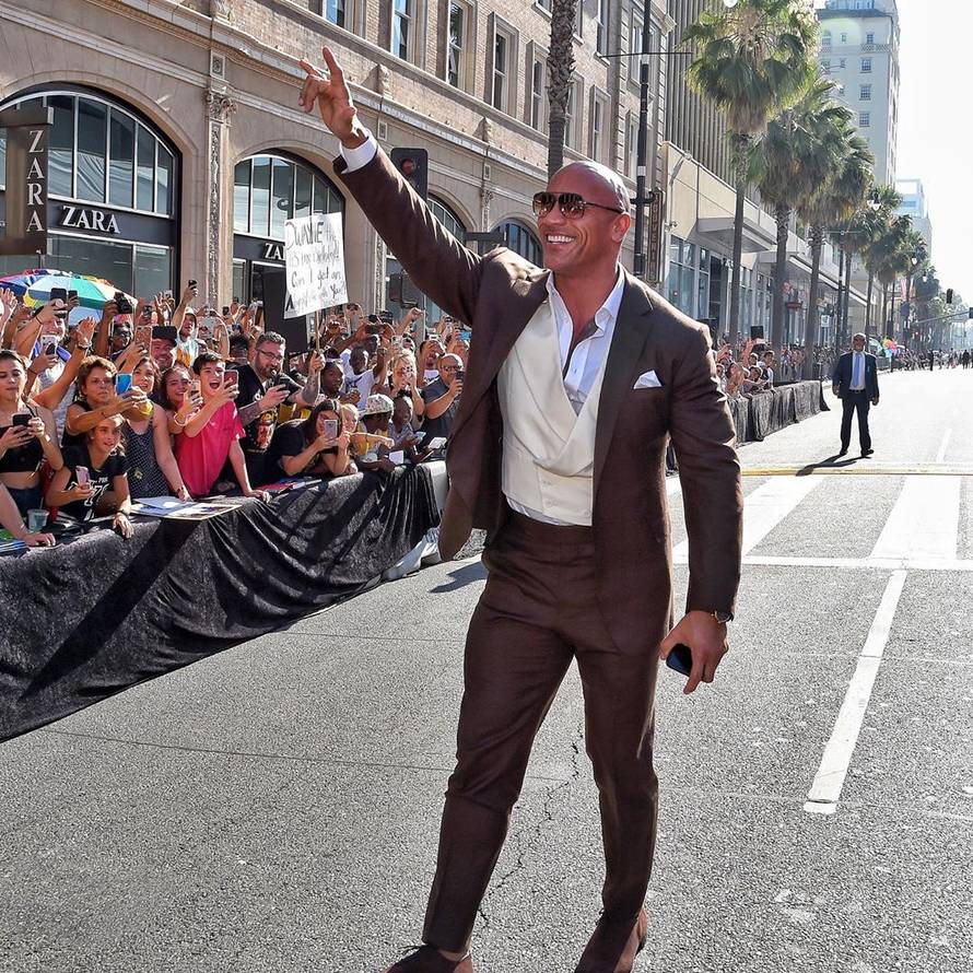 'The Rock' na Havajima oženio 13 godina mlađu: 'Uzimam te'