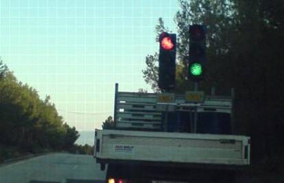 'Pokretni' semafori uspjeli zbuniti vozače automobila