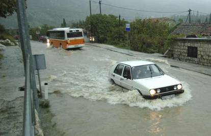 Potopljeni grad: Jaka kiša blokirala cijeli Dubrovnik