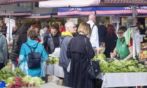 Veliki petak na osječkoj tržnici: 'Ma tražilo se doslovno sve, od jajeta, luka pa sve do janjeta'