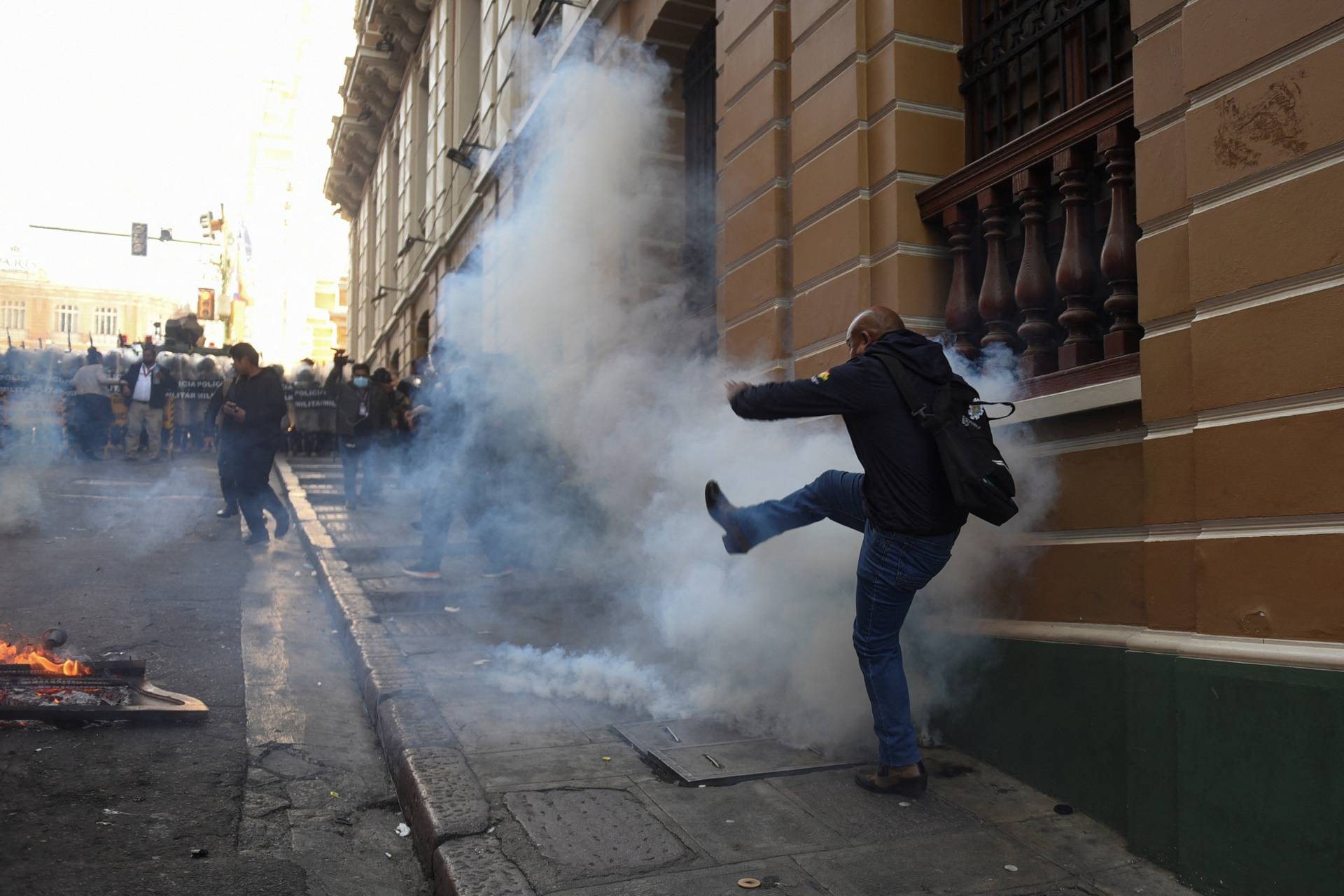 Bolivia's armed forces mobilize as President Arce "denounced the irregular mobilization", in La Paz