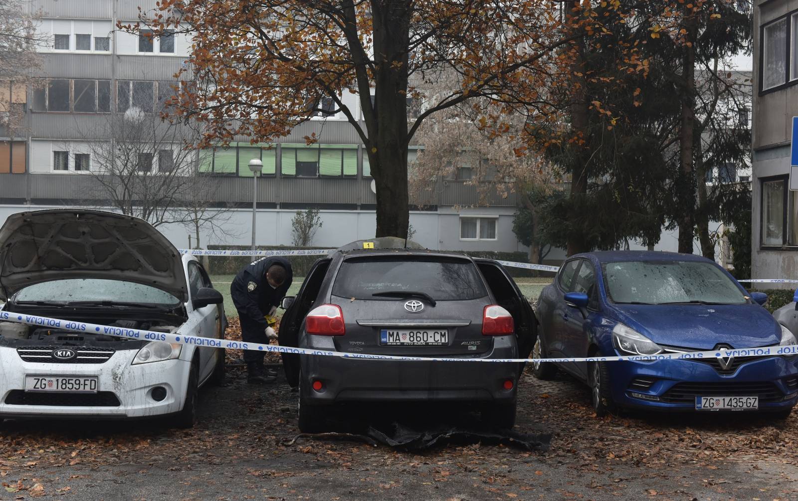 Zagreb: U Folnegovićevom naselju izgorjelo nekoliko automobila