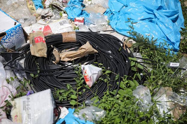 Zagreb: Mjesec dana nakon Thompsonovog koncerta Hipodrom je i dalje zatrpan smećem