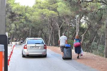 Seget Donji: Turisti napuštaju hotelsko naselje Medena zbog požara