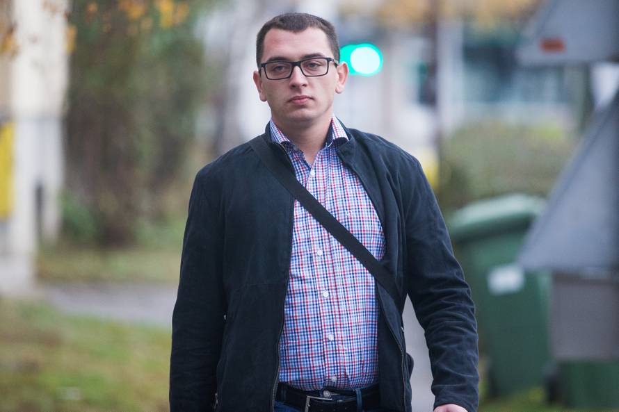 Valpovo: PoÄelo ponovljeno suÄenje Branimiru ÄolakoviÄu zbog pjevanja beÄarca policajki