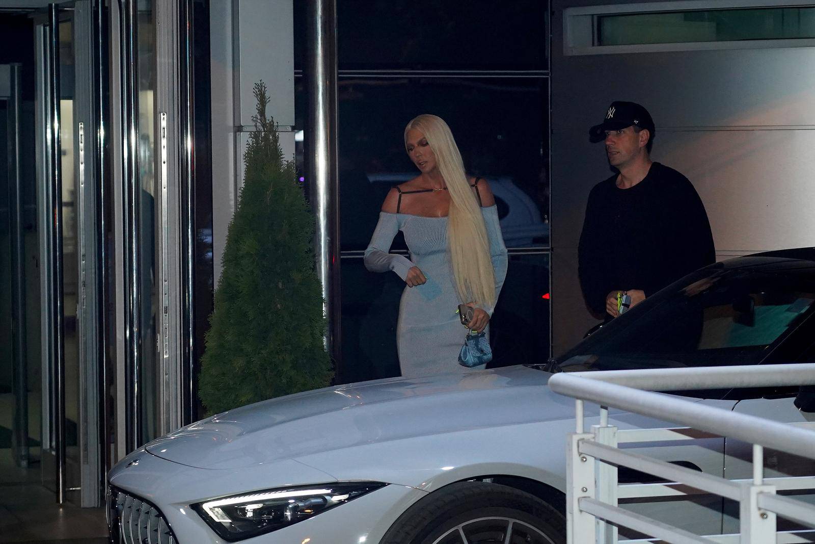 Beograd: Jelena Karleuša ispred zgrade Pink televizije na kojoj je bila zabranjena nekoliko godina