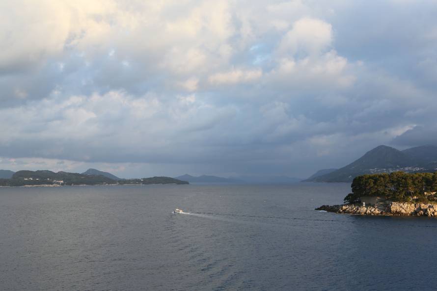 Tragedija na moru: Dvoje ljudi je poginulo, za petero se traga