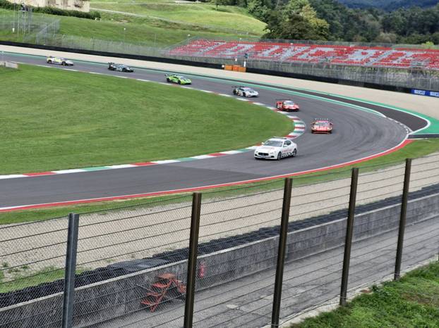 FOTO 24sata na utrci u Italiji. Pogledajte spektakl s hrvatskim vozačem za volanom Huracana