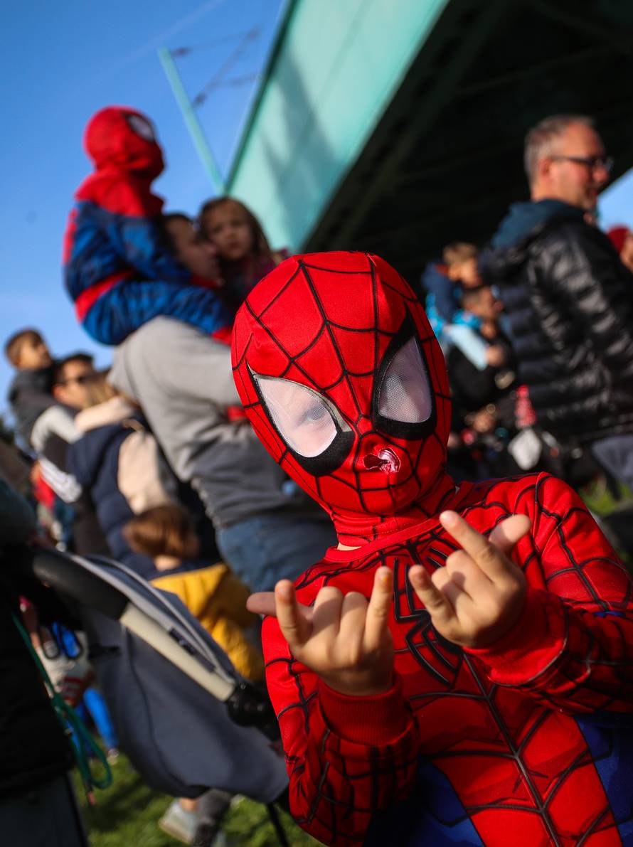 Zagreb: Ispod Hendrixovog mosta održano Spidey druženje u organizaciji vatrogasca Maximiliana Bindernagela 