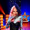FOTO Maja &Scaron;uput u ve&ccaron;era&scaron;njem Supertalentu ima rozu kosu! Pogledajte eklekti&ccaron;ni outfit