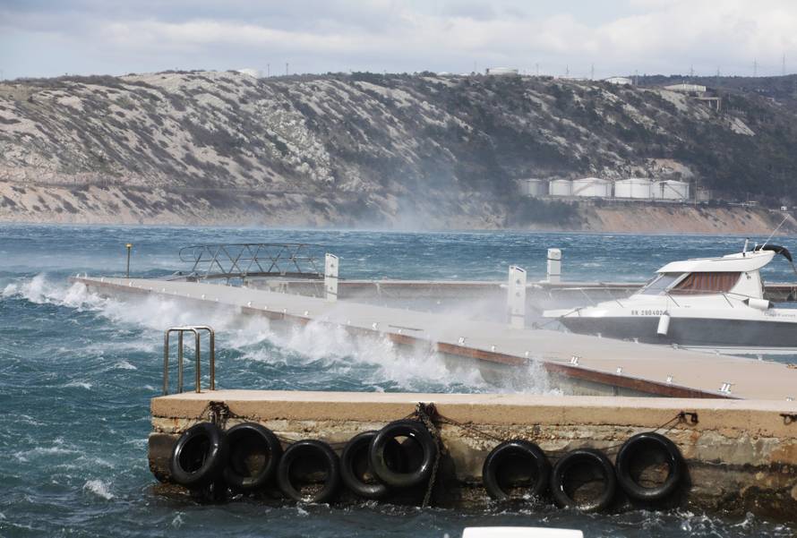 Bakarac: Olujna bura u Bakarskom zaljevu