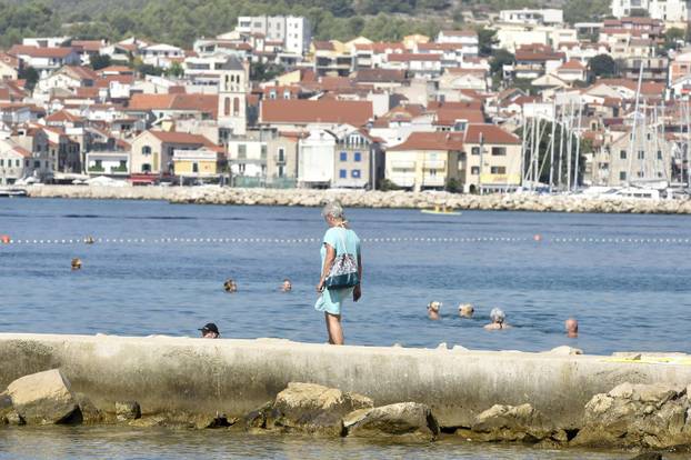 Vodice: Uživanje u lijepom vremenu na  plažama