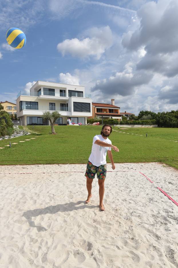 ARHIVA - 2018. Pomer: Violončelist Stjepan Hauser