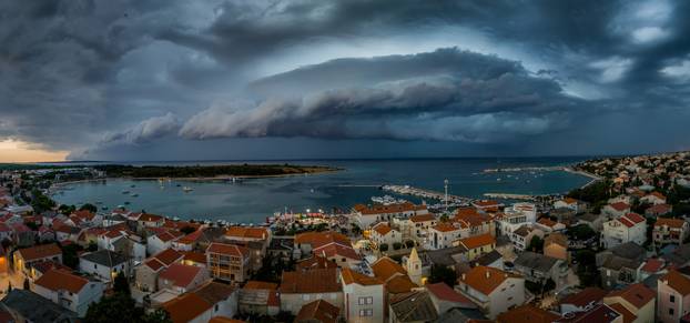 Novalja: Dolazak olujnog nevremena nad Novalju