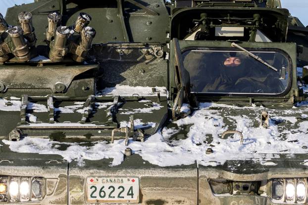 Canadian troops conduct arctic operations